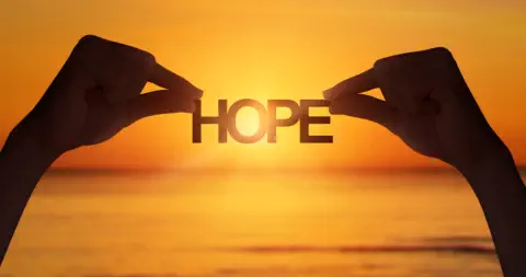 Hände mit Hope Schrift Sonnenuntergang