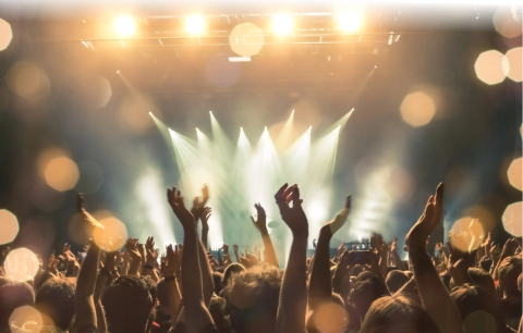 feuernde MEnge KOnzert Szene mobil